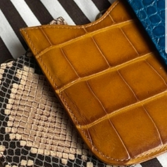 henri bendel Handbags - Henri Bendel Card Holder